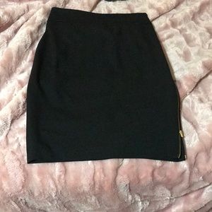 Skirt with side zipper
